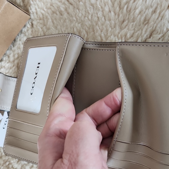 NWT IOB Coach Medium Corner Zip Signature Flower Print Wallet πππΈ - Picture 10 of 16